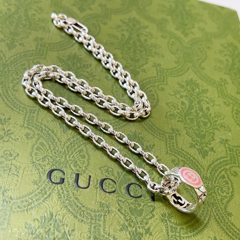 G*u*i necklaces